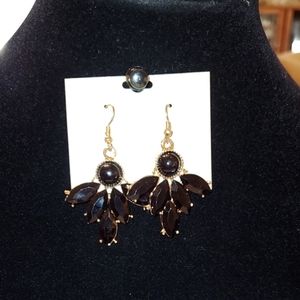 Black and gold earring!!